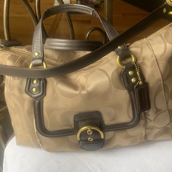 Coach Campbell Brown
Beige Signature Sateen
With Leather Straps - Picture 12 of 13